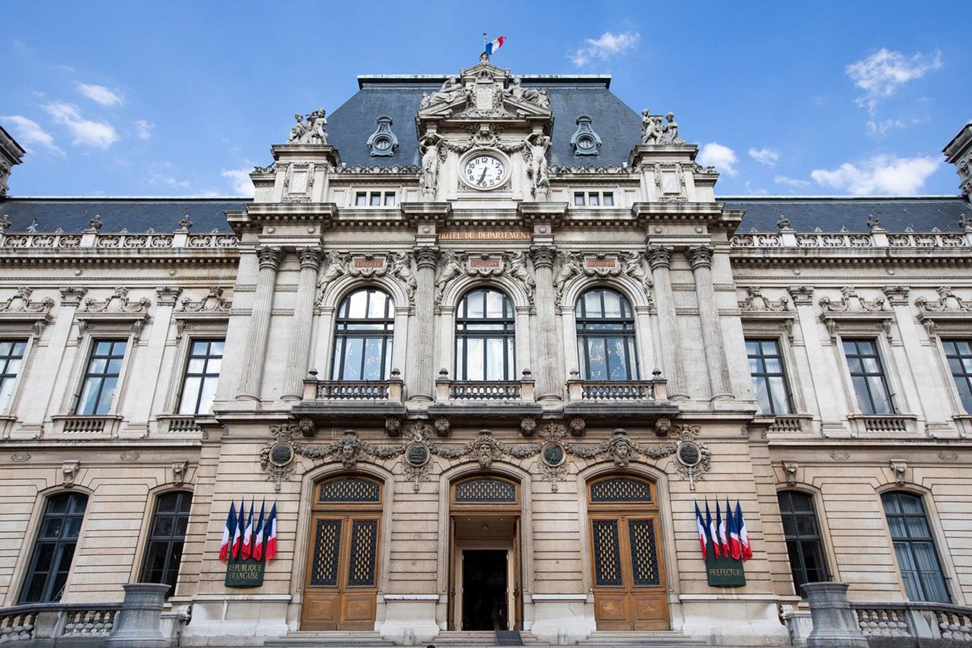 Établissement du Comité de pilotage pour les accès côté français